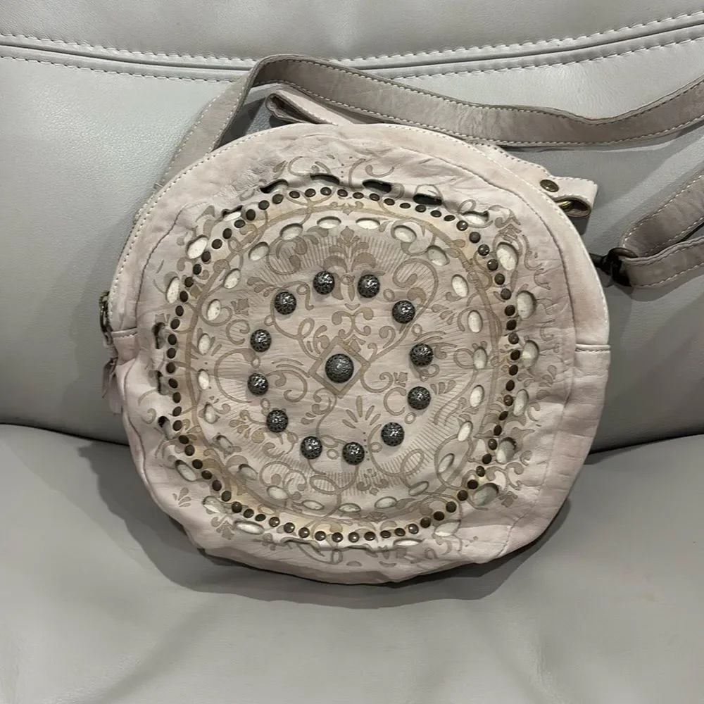 NEW SUNDANCE circle stud bag in stone